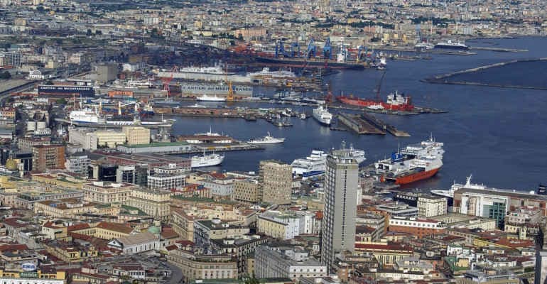 Il report di Legambiente ed Enel X Porti Verdi, come accelerare la decarbonizzazione del settore marittimo