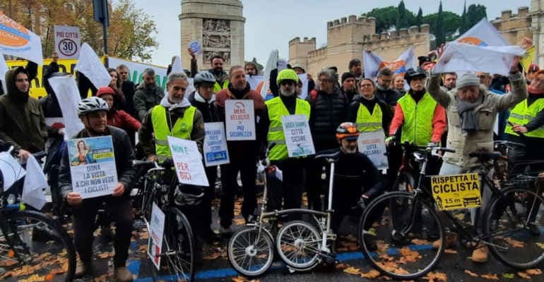 Basta morti in strada e basta morti in bici