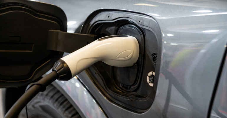 Decarbonizzare i trasporti: la mobilità elettrica fa la differenza, i biocarburanti servono solo per i settori non elettrificabili