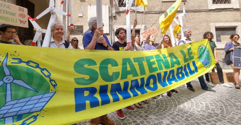 Mobilitazione “Scatena le rinnovabili”, la protesta davanti al Ministero della Cultura