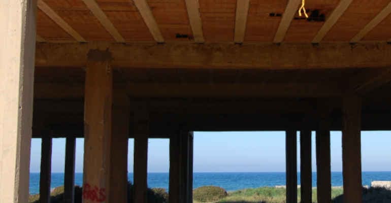 No a nuovi condoni edilizi. Sì al diritto alla casa