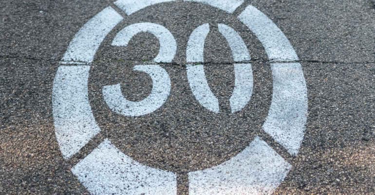 simbolo limite di velocità 30 km/h