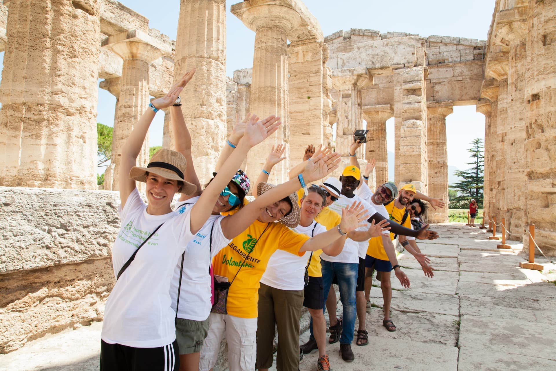 Volontari nell'area archeologica di Paestum