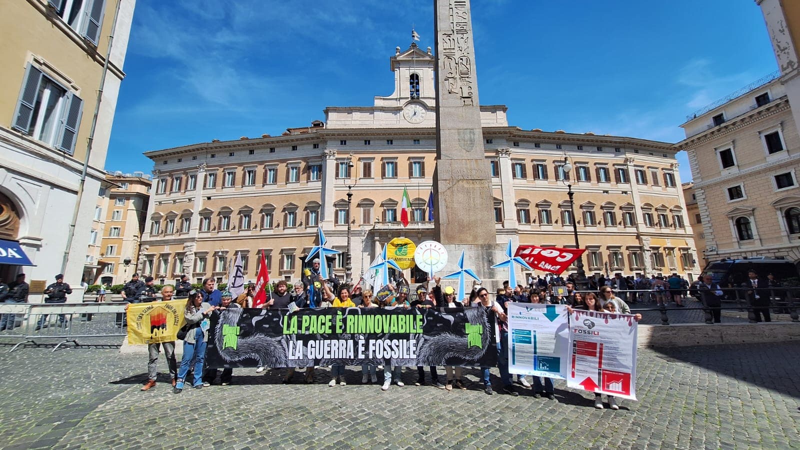 Flash mob a Roma davanti al Parlamento