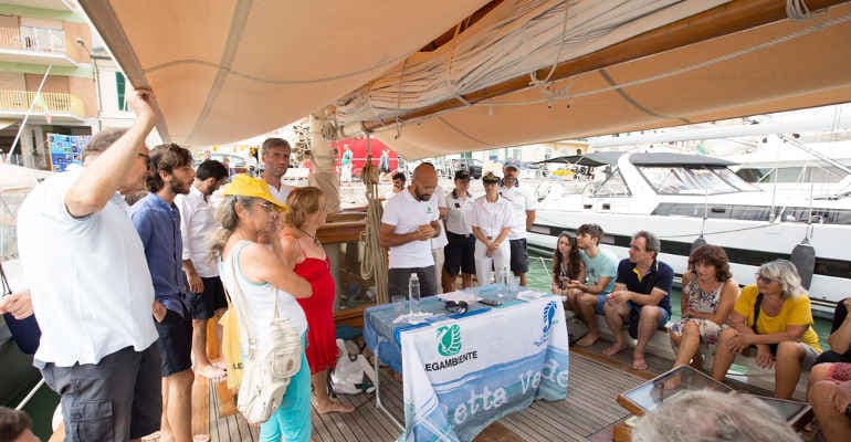 Goletta Verde lascia il porto di Anzio