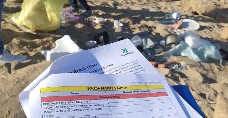 Indagine Beach Litter 2020 di Legambiente: censiti 654 rifiuti ogni cento metri di spiaggia