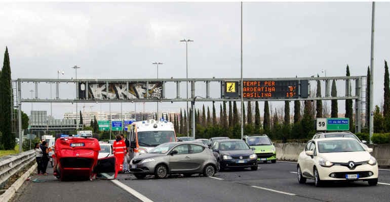 CleanCities, la pagella di Roma: troppo inquinamento, incidenti, costi sanitari e sociali
