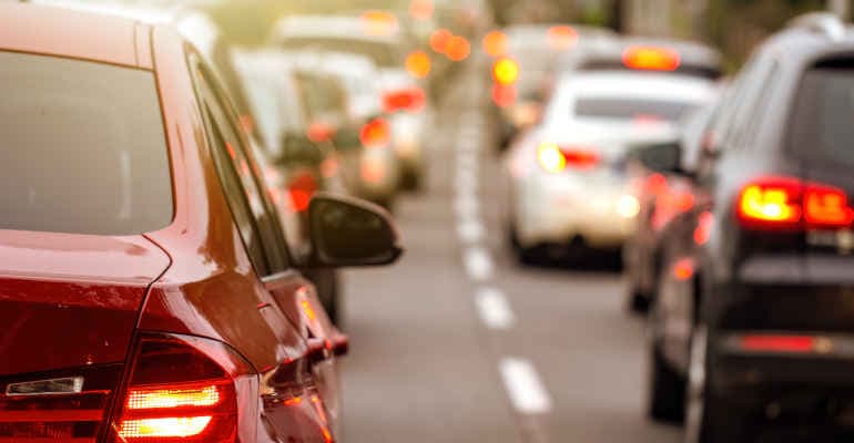 Stop auto a combustione dal 2035: la Commissione UE propone revisione, Legambiente critica