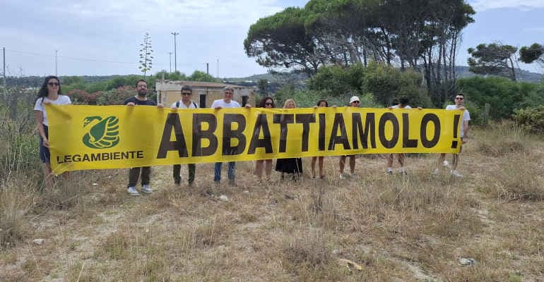 Goletta Verde rilancia dalla Calabria la lotta all’abusivismo edilizio