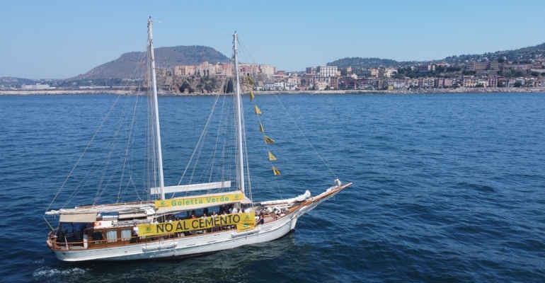 Cemento illegale, i dati di anteprima di “Mare Monstrum”: nel 2024, nelle regioni costiere italiane, 28 reati al giorno. Goletta Verde e dei Laghi pronte a salpare