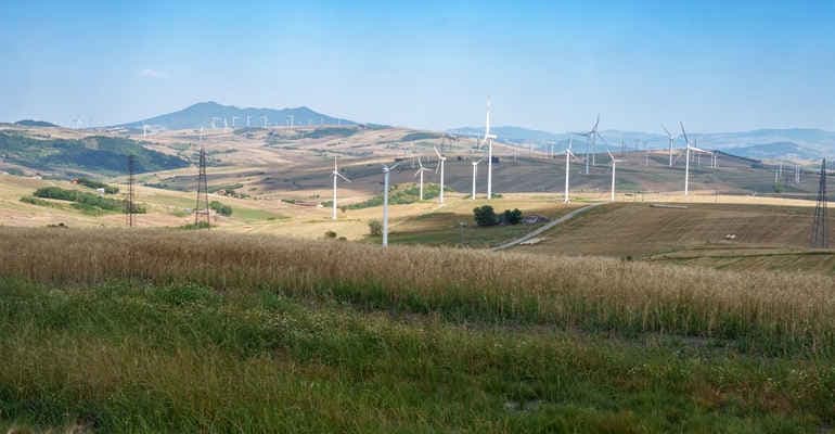 Scacco matto alle rinnovabili 2025: i dati del nuovo report