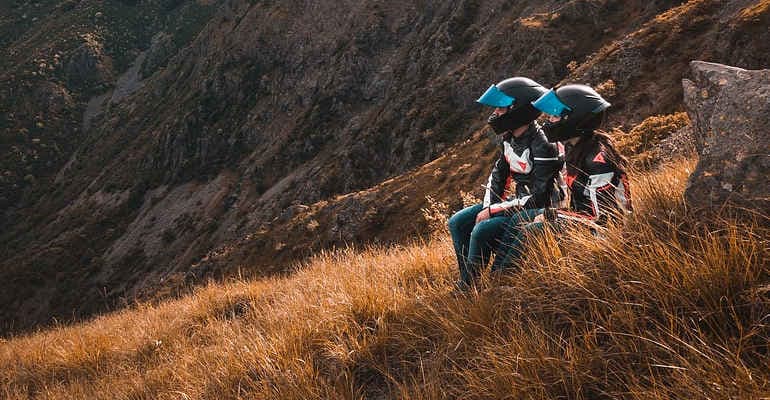 Turismo e mobilità sostenibile, dal 31 agosto al 3 settembre ecco il “Girls Energica Tour”