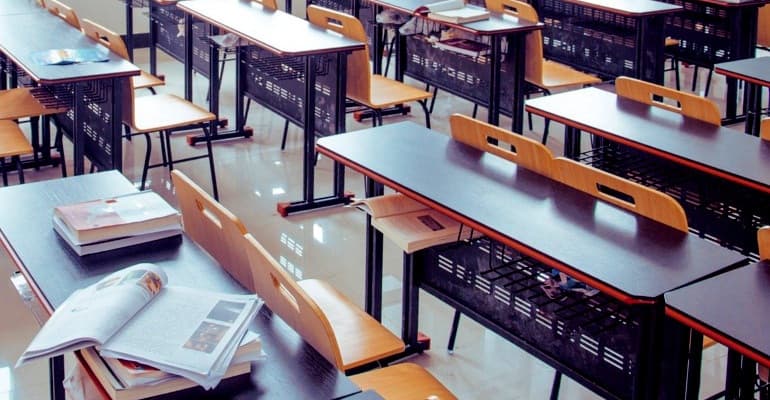 banchi di scuola