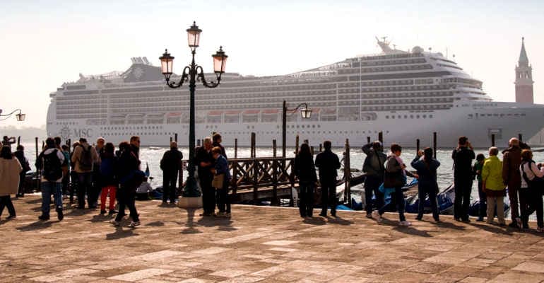 Via le grandi navi da Venezia