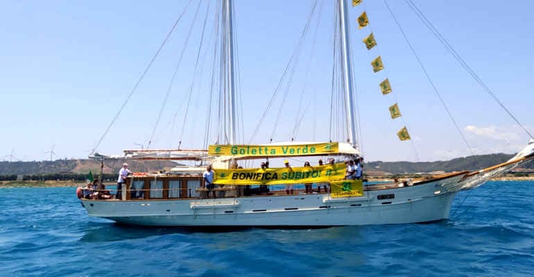 #Liberidaiveleni, Goletta Verde approda a Crotone