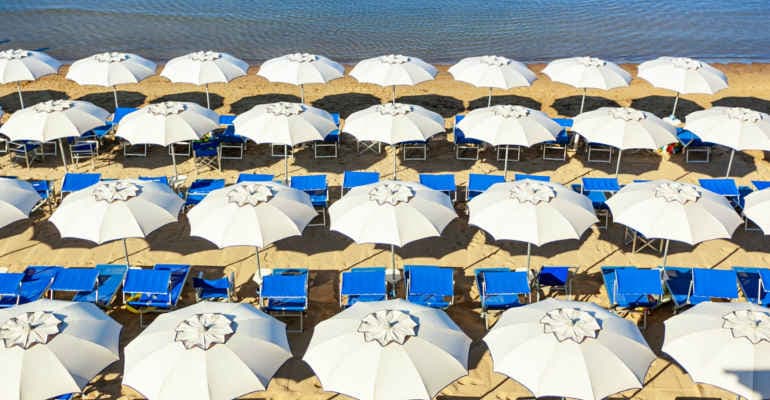 Concessioni balneari, La Corte di Giustizia Ue: in Italia non possono essere rinnovate automaticamente