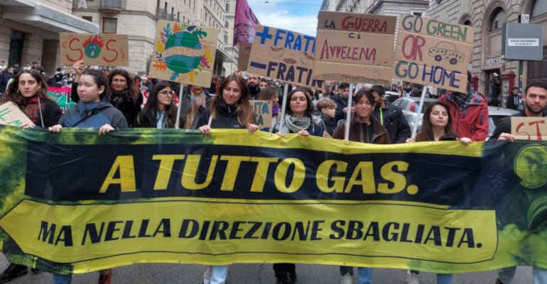 Global Strike, Legambiente in piazza il 19 e il 20 aprile per la giustizia climatica e sociale