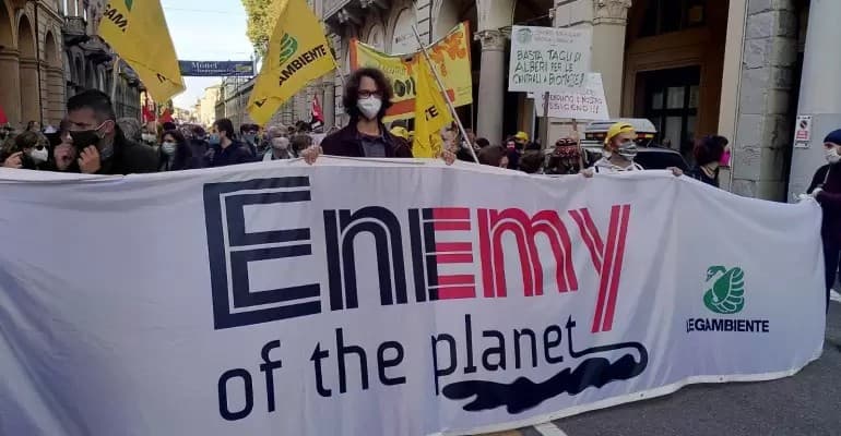 Sul palco dell’Ariston torna il greenwashing di Eni