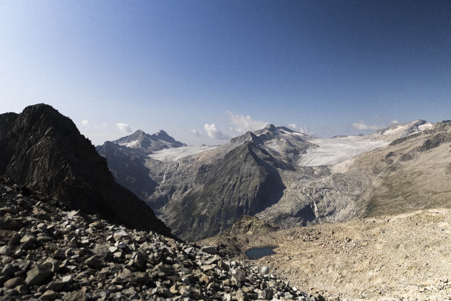 Alpi sempre più calde e fragili. Flash mob sull’Adamello con l’Anteprima Carovana dei ghiacciai 2026