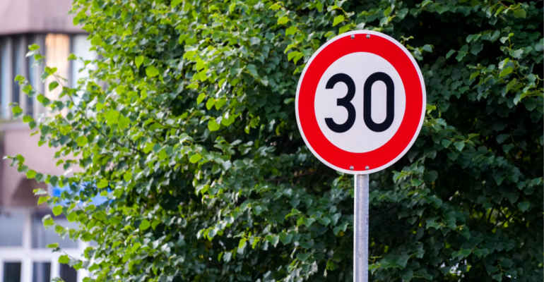 cartello limite di velocità 30 km/h